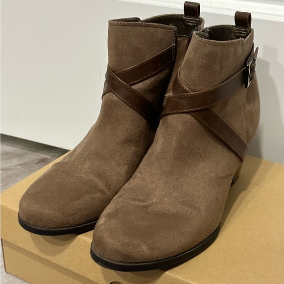 Brown 7.5 Suede Ankle Booties w/ heel - Picture 2 of 5